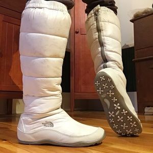 North Face Nuptse Down Winter Snow Boots 8 or 7.5